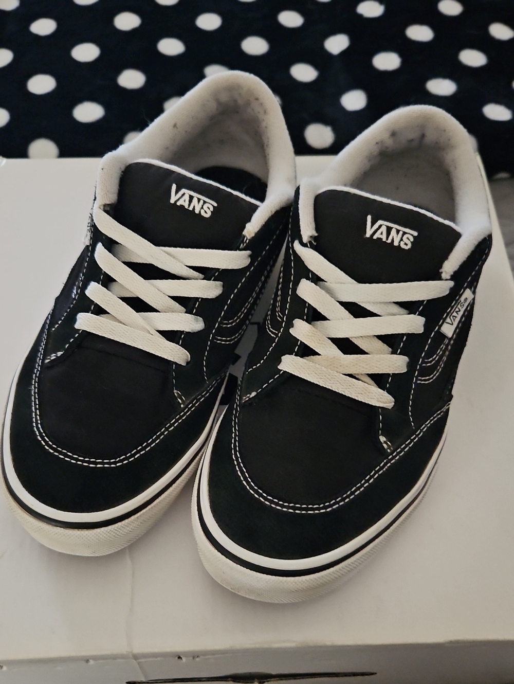 Vans Kids Black and White Low-Top Skate Sneakers Size 6